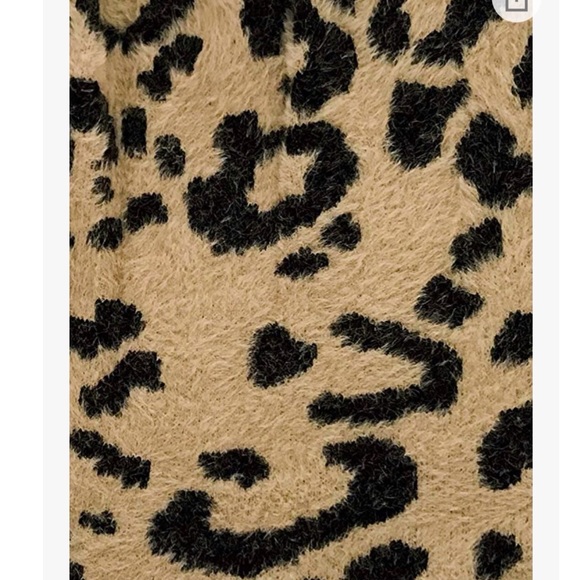 Leopard print sweater size small - Picture 8 of 9